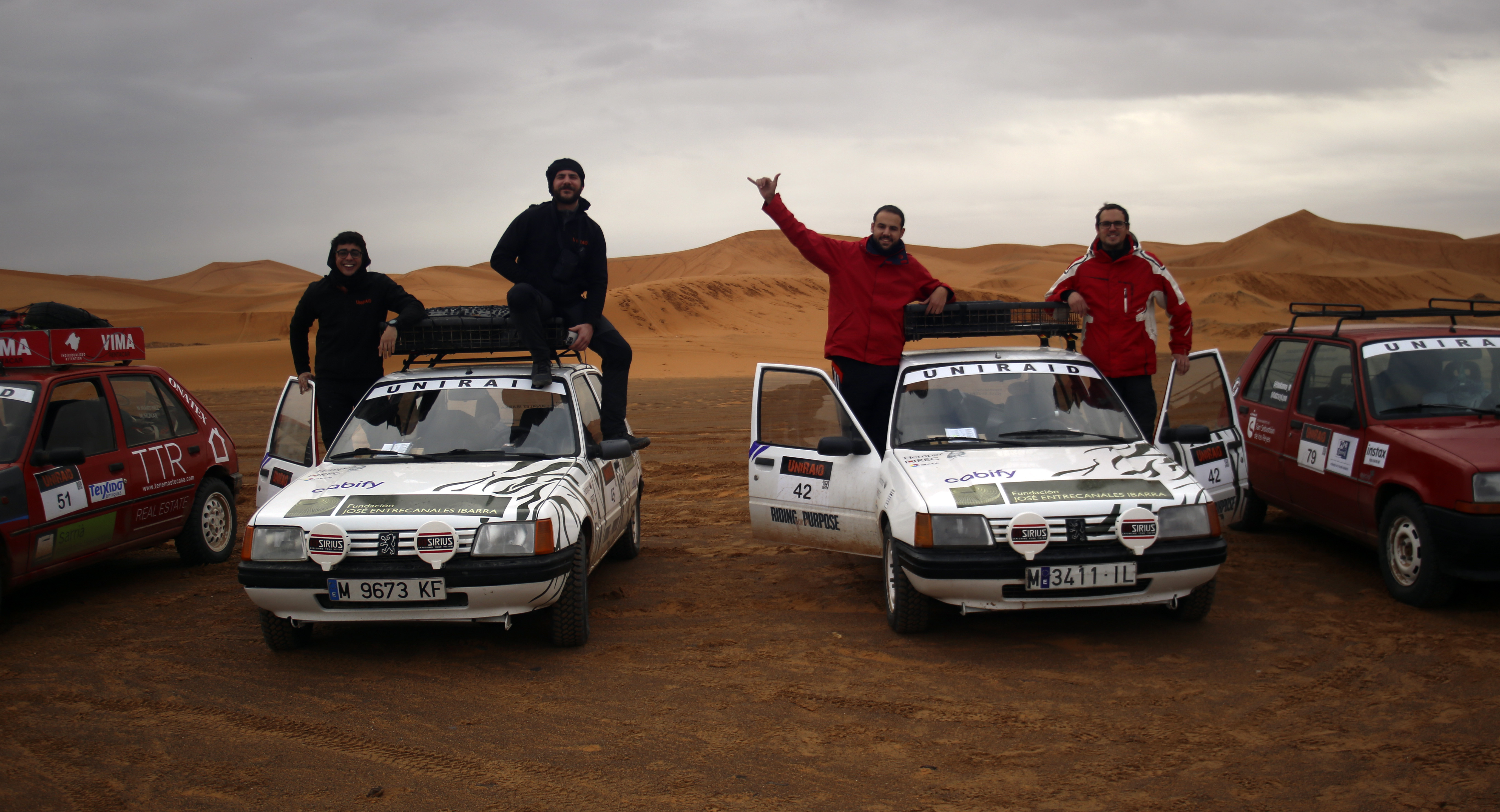 Francisco Vela con su equipo participando en el raid solidario