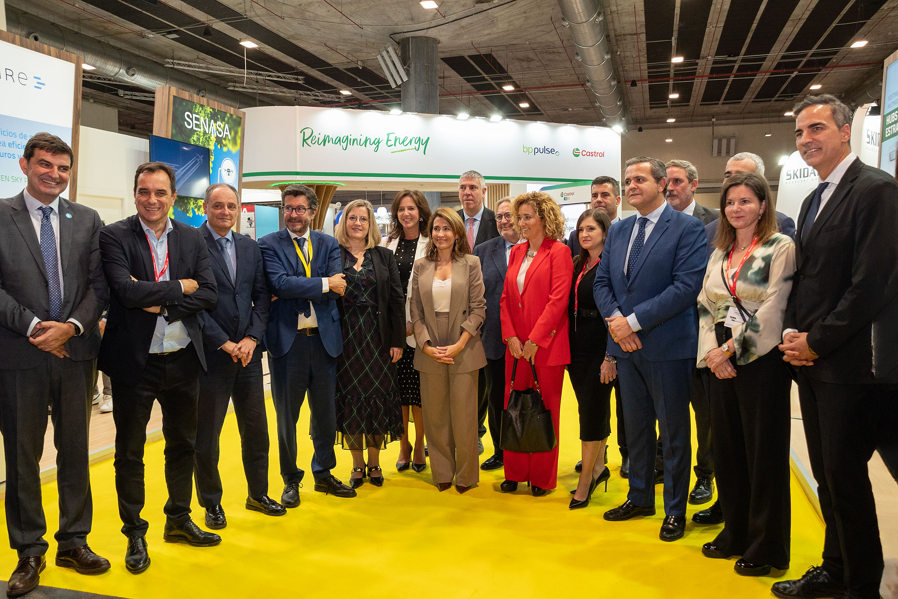 La ministra visitó el stand durante el evento