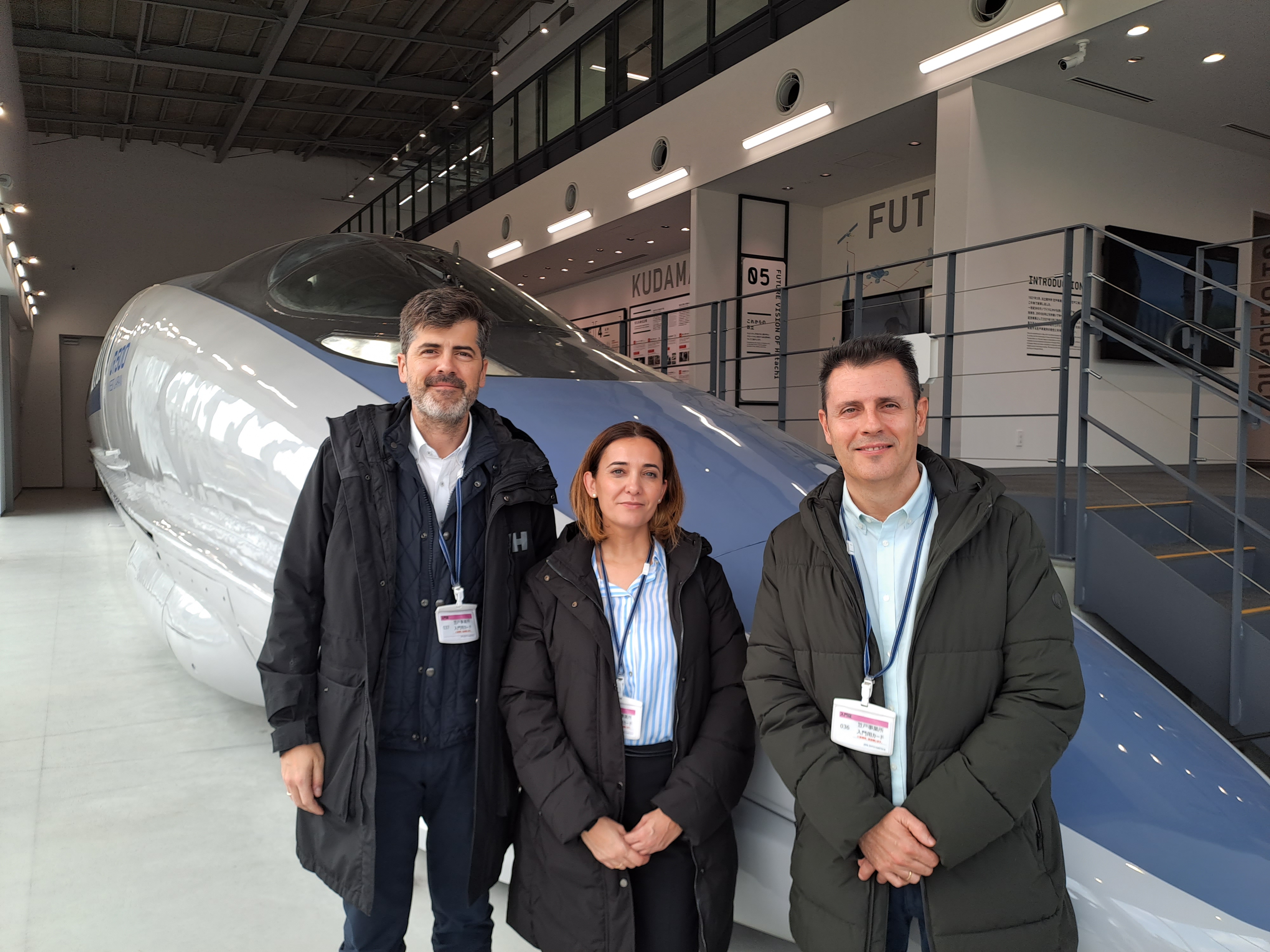 Miembros del equipo de Ineco en la factoría del fabricante en Kasado, Japón. Foto: Ineco