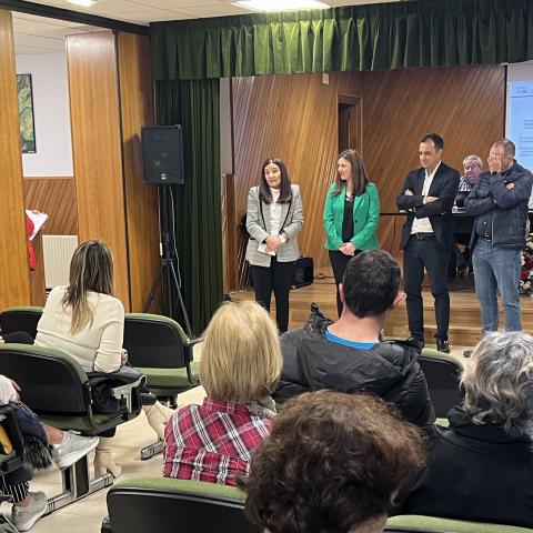 The sub-delegate of the Government in Lugo, Isabel Rodríguez; the mayoress of Trabada, Mayra García; the president of Ineco, Sergio Vázquez; and the mayor of Parada de Sil, Aquilino Domínguez.