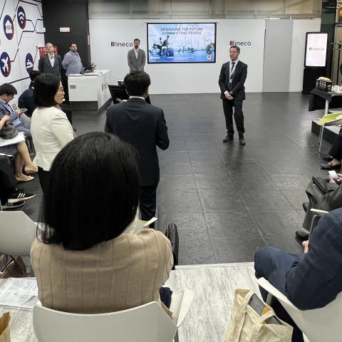 Accompanied by Ineco's Commercial Director, Víctor Bustos, the delegation was able to learn more about Ineco's role in the development of the high-speed rail network