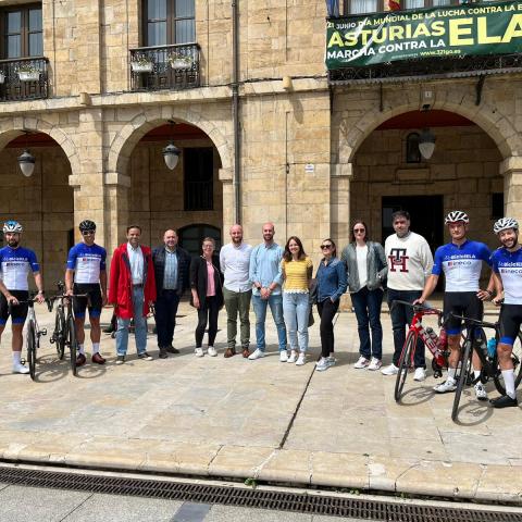 These four cyclists are taking part in BiciclELA to cover 1,000 kilometres along the Ruta de la Plata in just under 60 hours,