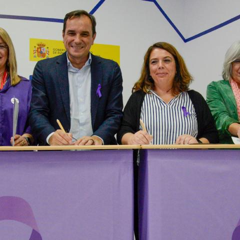 During the event, the collaboration with Fundación Mujeres, Asociación Victoria, MUM (Women's Unity Against Abuse) and ESLABÓN was ratified, and the new collaboration with Ana Bella Foundation was sealed. 