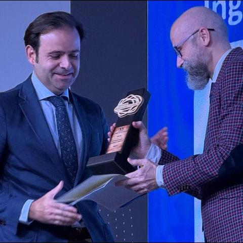 Celestino Rodríguez, Executive Director of Corporate Coordination, accepted the award.