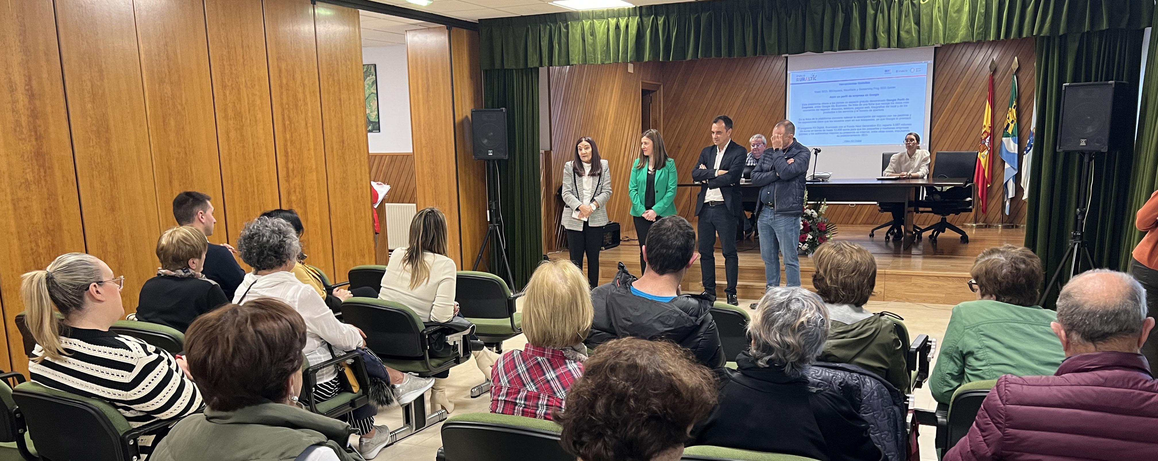 The sub-delegate of the Government in Lugo, Isabel Rodríguez; the mayoress of Trabada, Mayra García; the president of Ineco, Sergio Vázquez; and the mayor of Parada de Sil, Aquilino Domínguez.