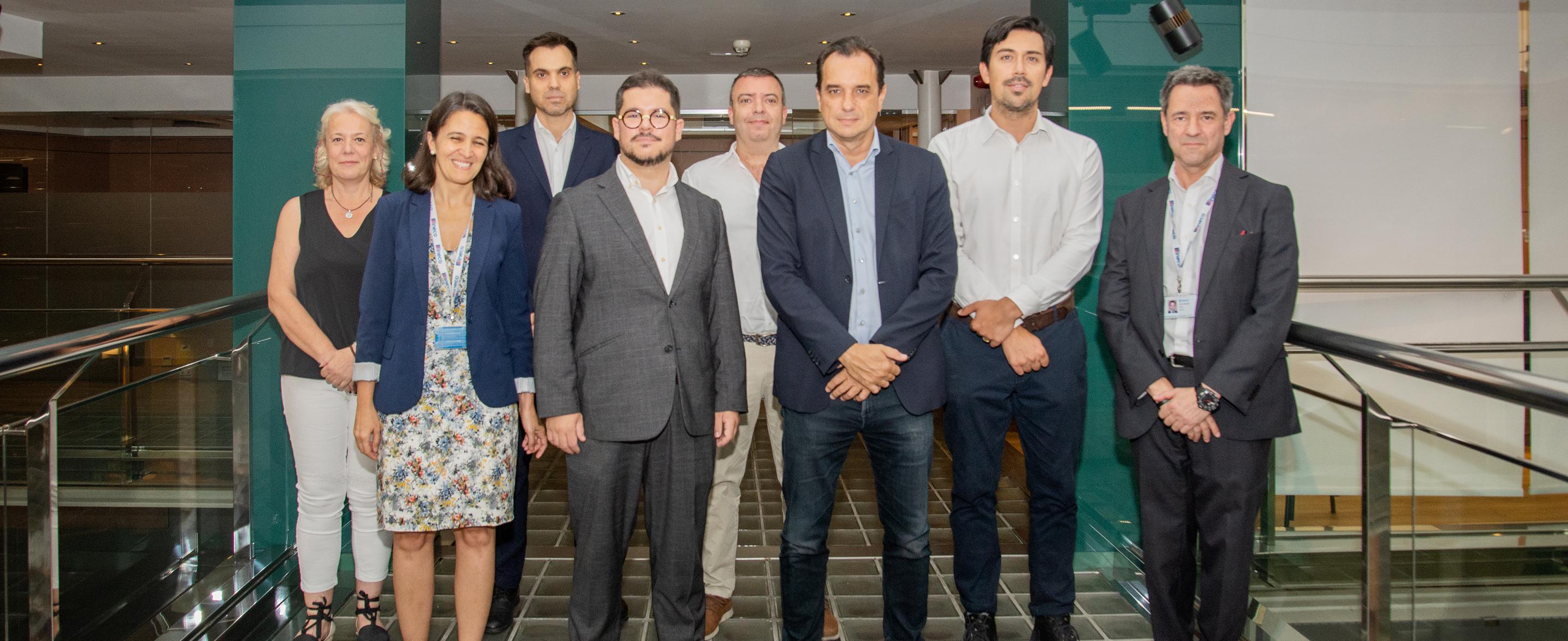 The president of Ineco, Sergio Vázquez Torrón, has held a meeting with the Chilean ambassador to Spain, Javier Velasco, and with Gabriel Guggisberg, director of the Promotion of Exports General Directorate (ProChile), together with their respective teams