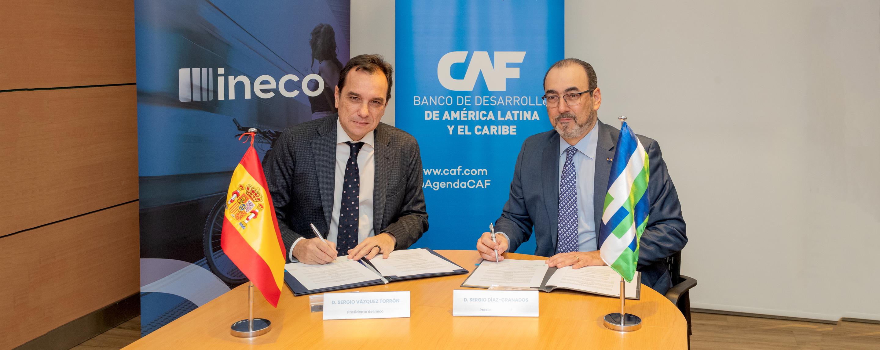 Sergio Vázquez, presidente de Ineco, y Sergio Díaz-Granados, el presidente ejecutivo de CAF, firmaron este acuerdo. 