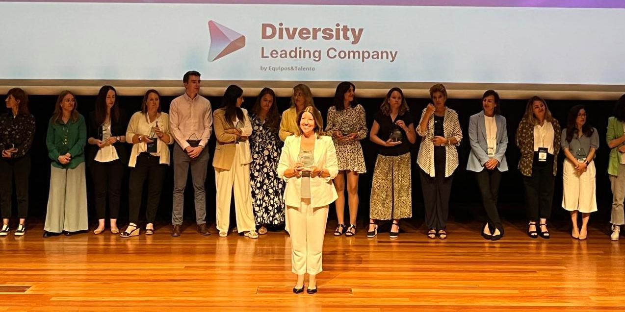 Marisa de Castro, Manager of the Training, Knowledge Management and Head of Equality at Ineco, was in charge of collecting this award